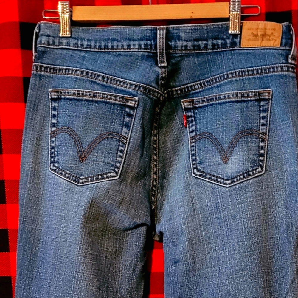 Womens Levi Jeans straight leg Size 8 Long